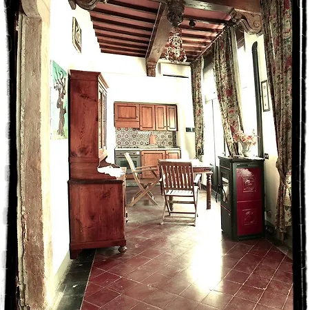 בית חווה Castello Di Badia La Loggia פוג'יבונסי